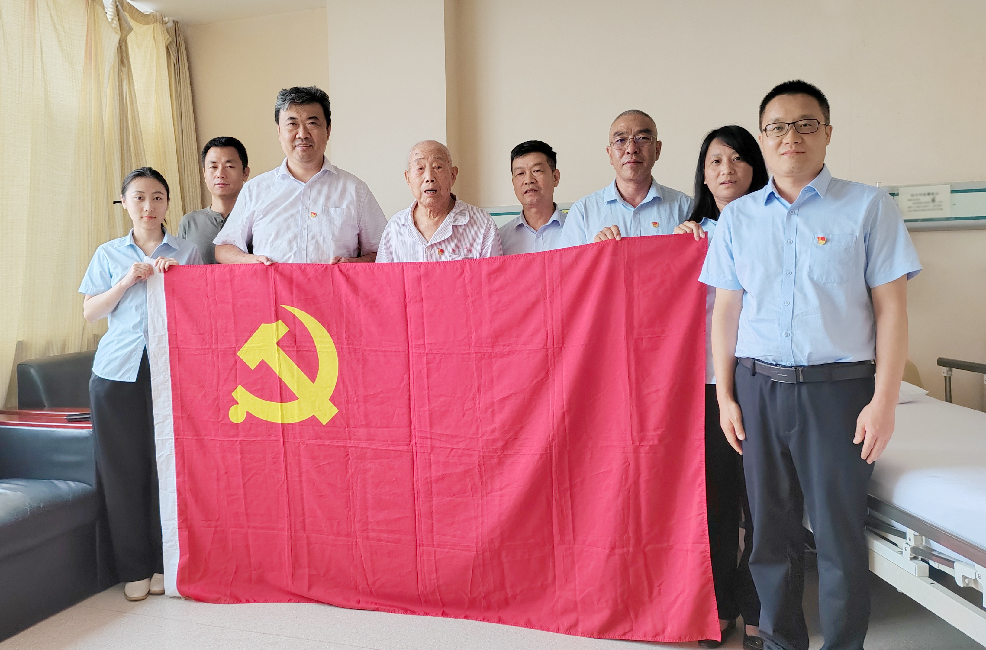金屬公司黨總支開展“八一” 慰問活動——講烽火故事傳薪火、聽行走黨課潤初心